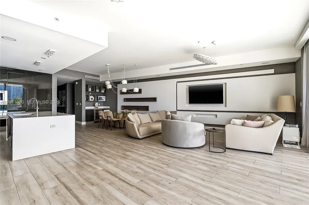 3300 NE 188th St #216 Aventura, FL 33180