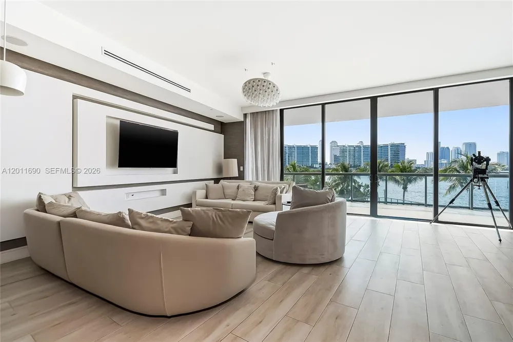 3300 NE 188th St #216 Aventura, FL 33180