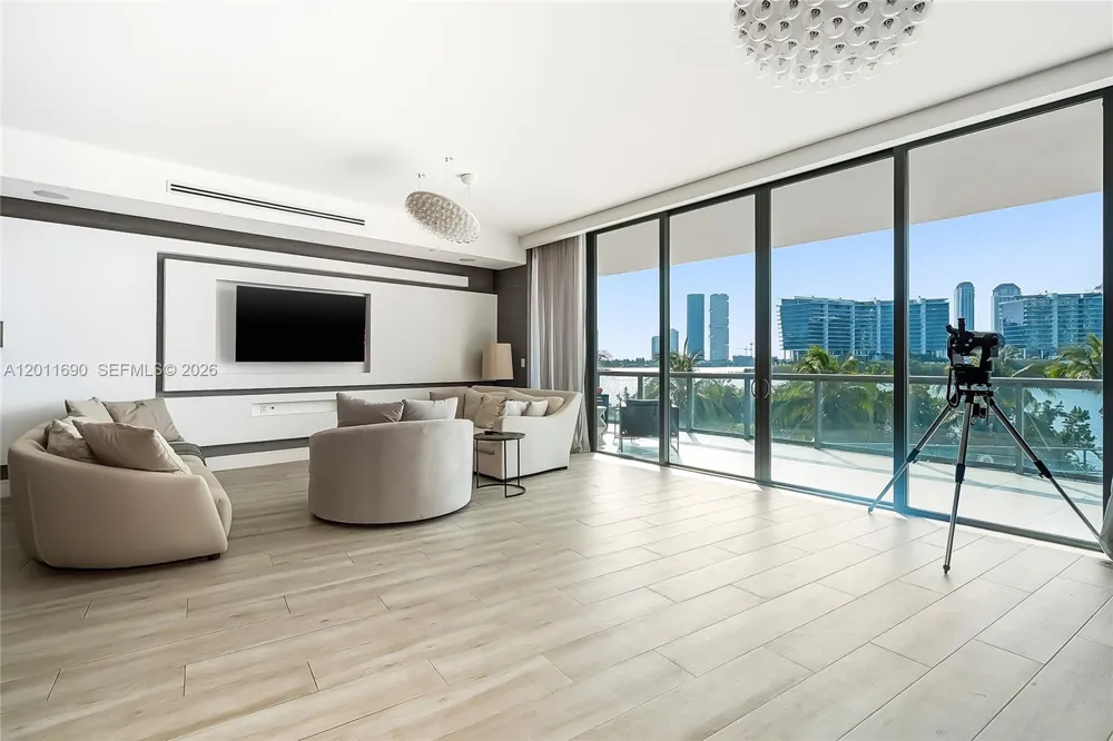 3300 NE 188th St #216 Aventura, FL 33180