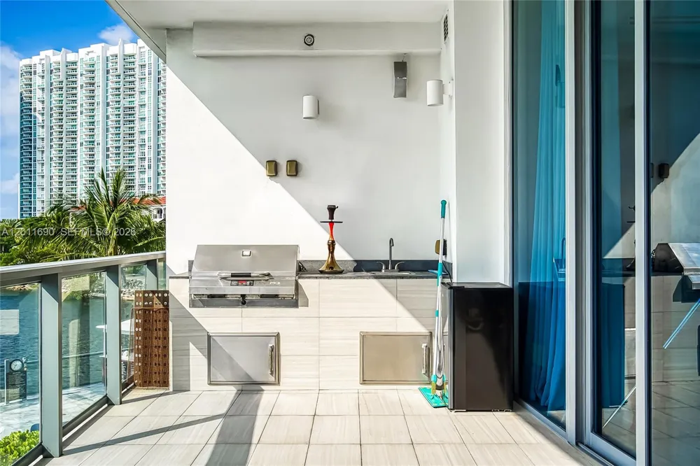 3300 NE 188th St #216 Aventura, FL 33180