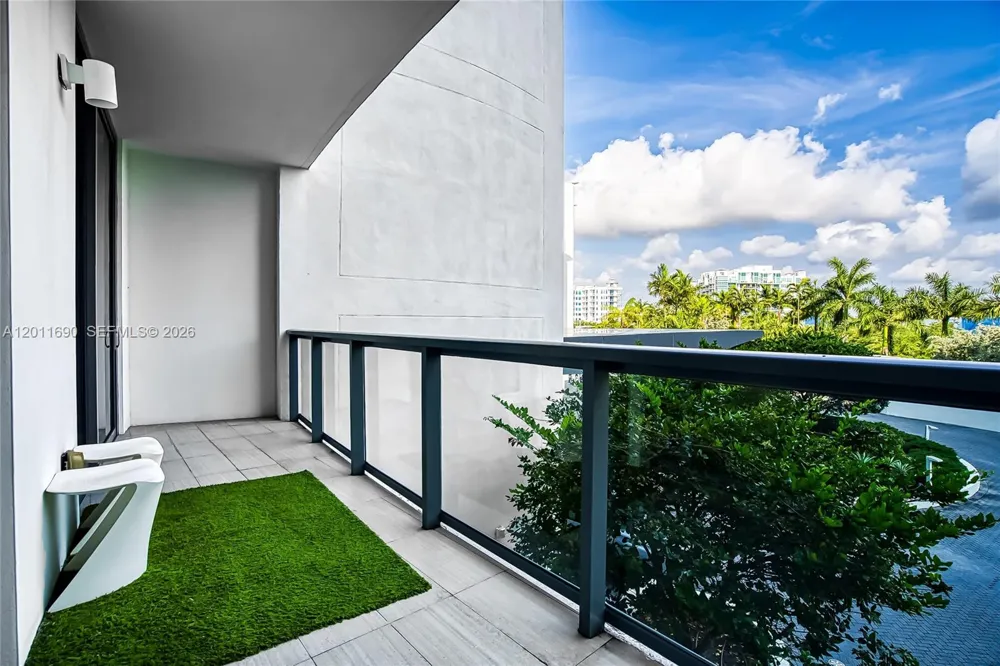 3300 NE 188th St #216 Aventura, FL 33180