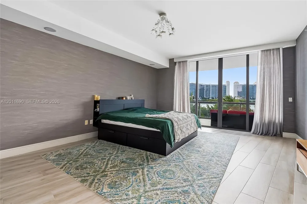 3300 NE 188th St #216 Aventura, FL 33180