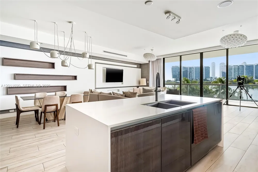 3300 NE 188th St #216 Aventura, FL 33180