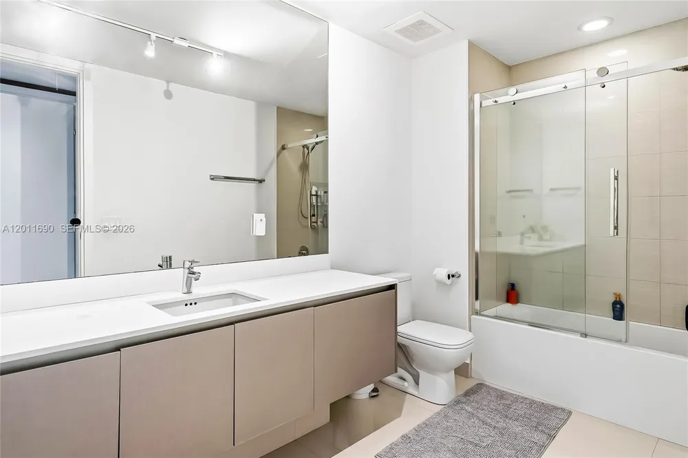 3300 NE 188th St #216 Aventura, FL 33180