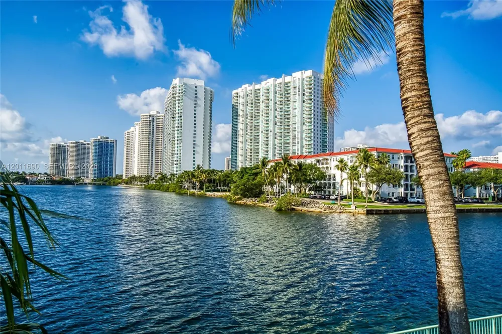 3300 NE 188th St #216 Aventura, FL 33180