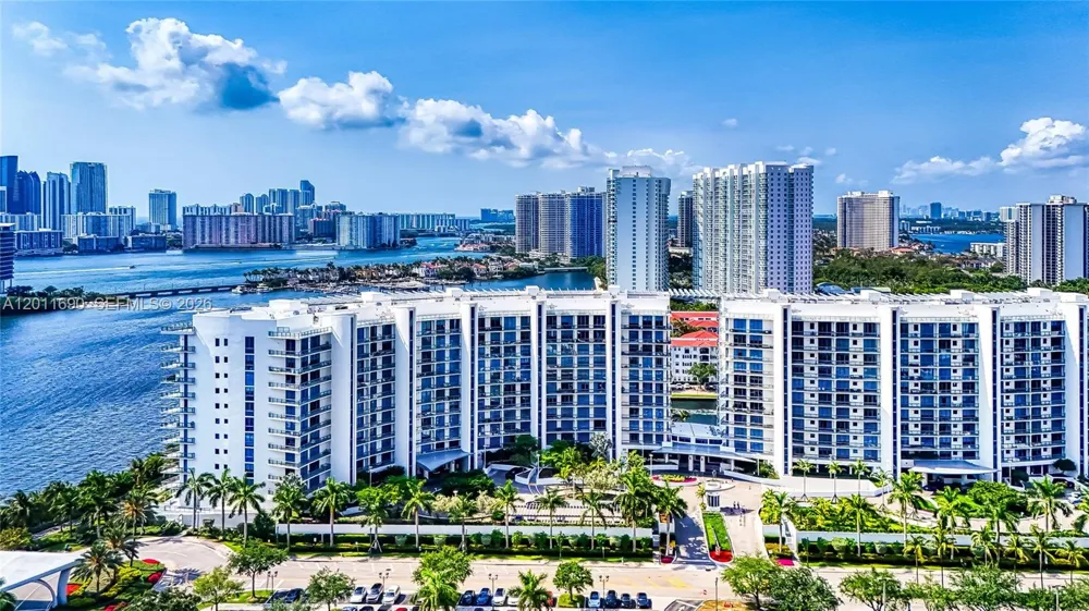 3300 NE 188th St #216 Aventura, FL 33180