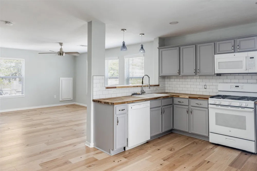 5106 Avenue O Galveston, TX 77551