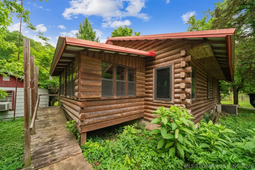21745 E 660 ROAD Tahlequah, OK 74464