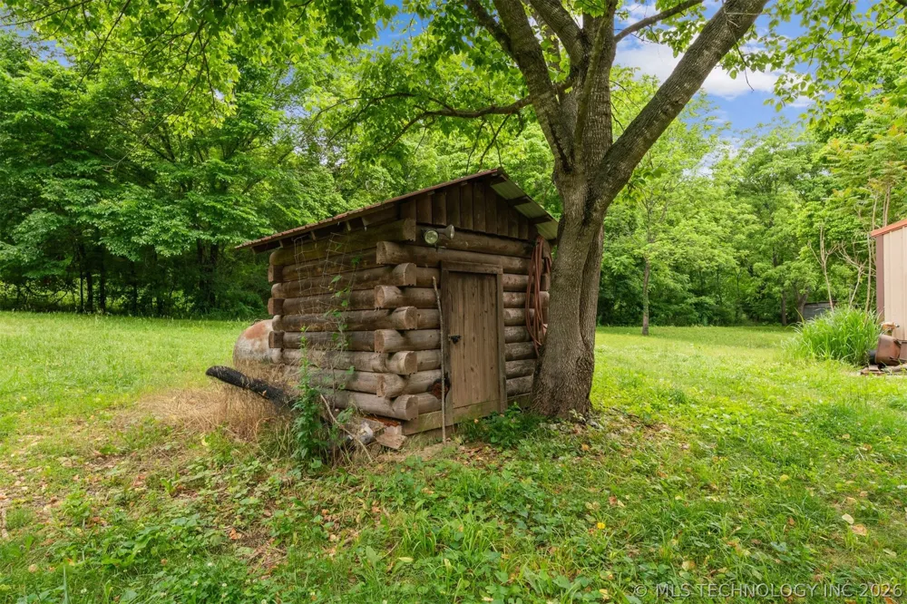 21745 E 660 ROAD Tahlequah, OK 74464