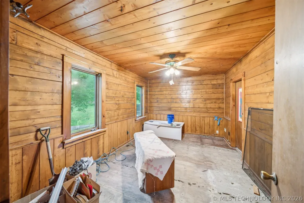 21745 E 660 ROAD Tahlequah, OK 74464