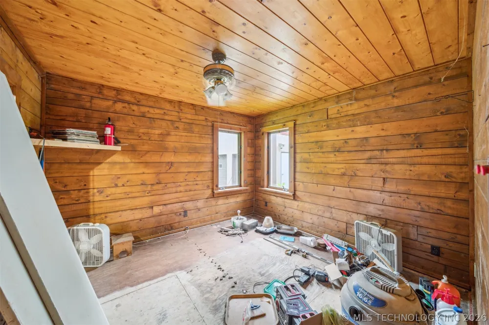 21745 E 660 ROAD Tahlequah, OK 74464