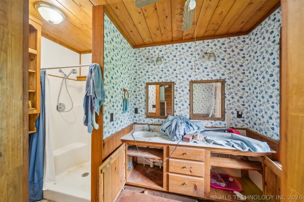 21745 E 660 ROAD Tahlequah, OK 74464