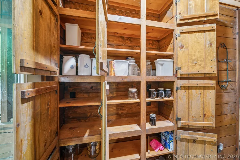21745 E 660 ROAD Tahlequah, OK 74464