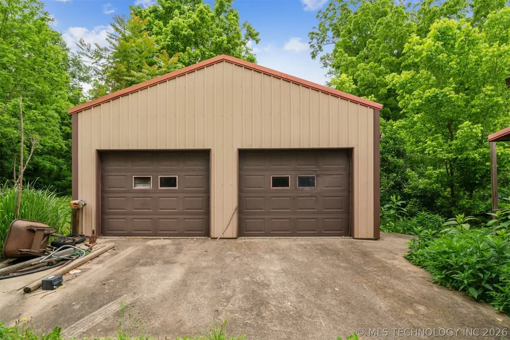 21745 E 660 ROAD Tahlequah, OK 74464