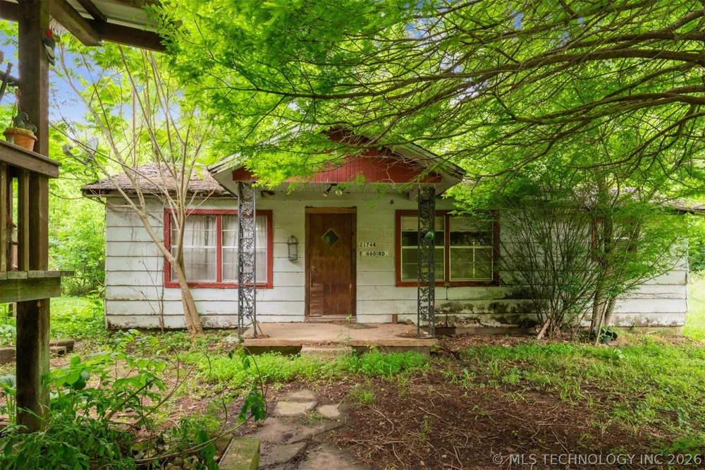 21745 E 660 ROAD Tahlequah, OK 74464