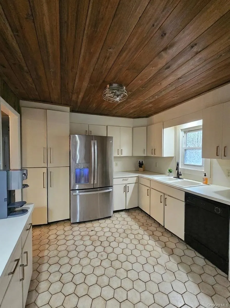 10 Hanover Drive Monticello, NY 12701