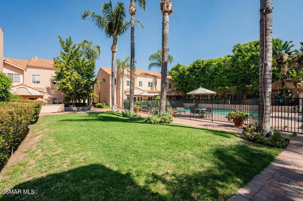 5200 White Oak Avenue #30 Encino, CA 91316