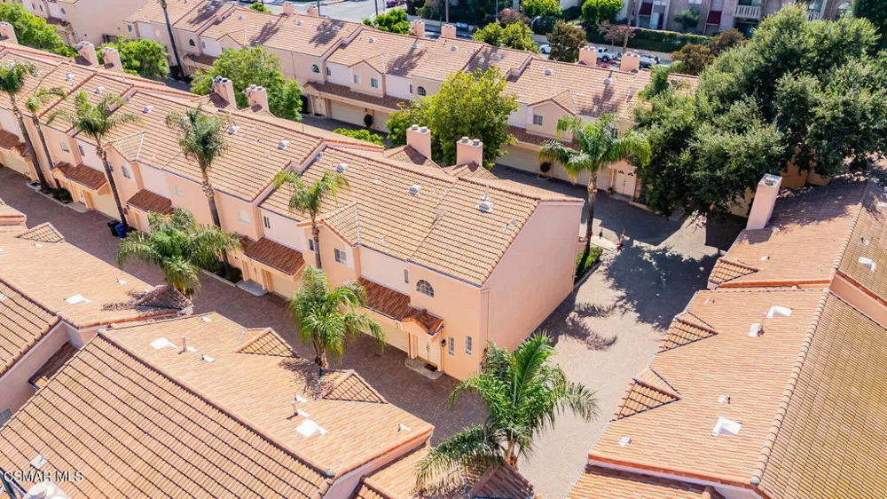 5200 White Oak Avenue #30 Encino, CA 91316