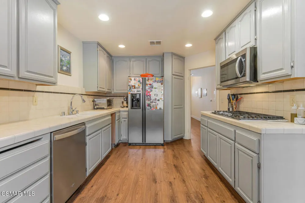 5200 White Oak Avenue #30 Encino, CA 91316