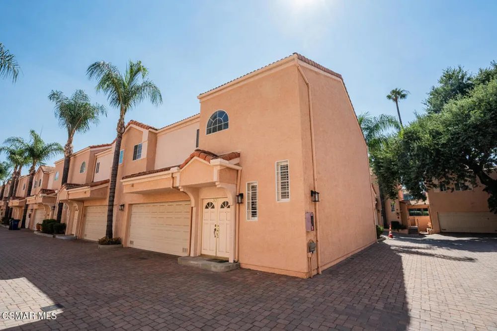 5200 White Oak Avenue #30 Encino, CA 91316