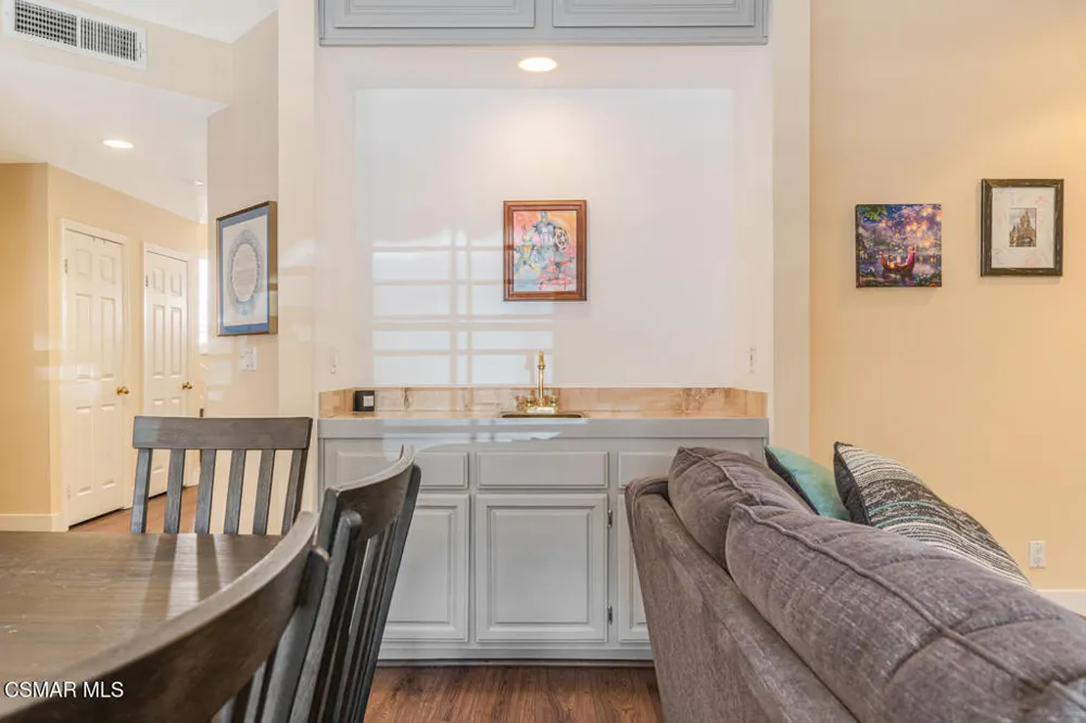 5200 White Oak Avenue #30 Encino, CA 91316