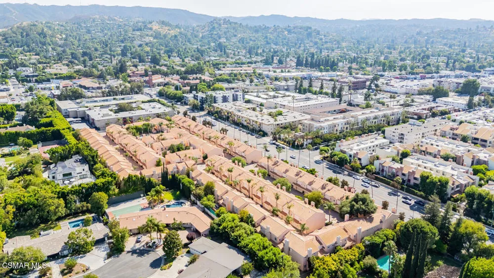 5200 White Oak Avenue #30 Encino, CA 91316