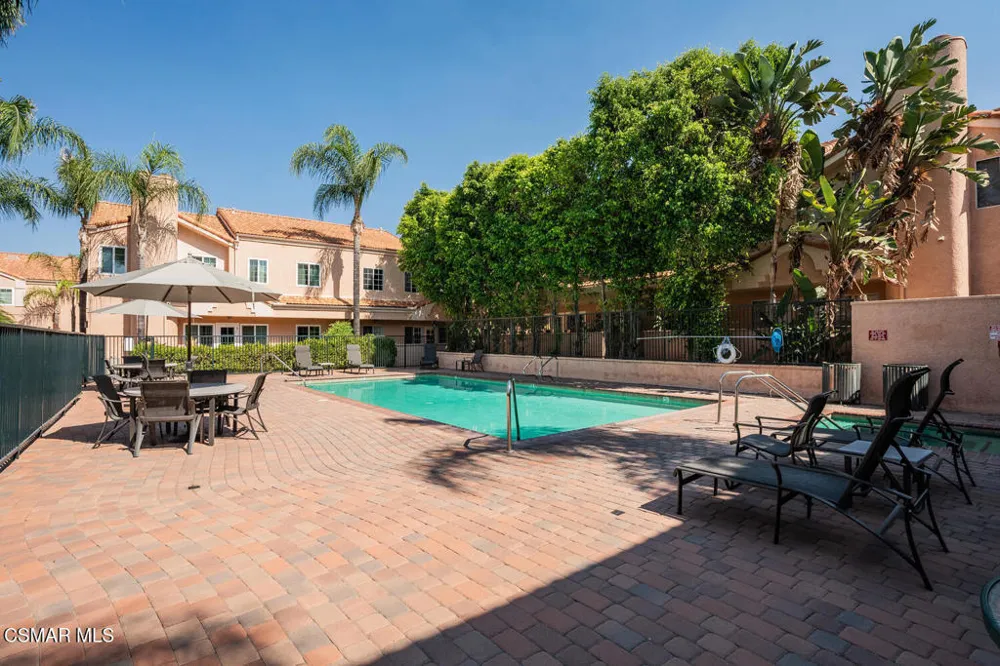 5200 White Oak Avenue #30 Encino, CA 91316