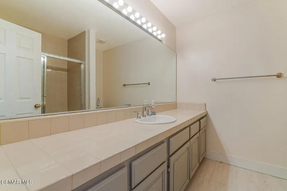 5200 White Oak Avenue #30 Encino, CA 91316