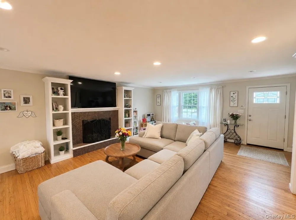 7 Bay Street Center Moriches, NY 11934