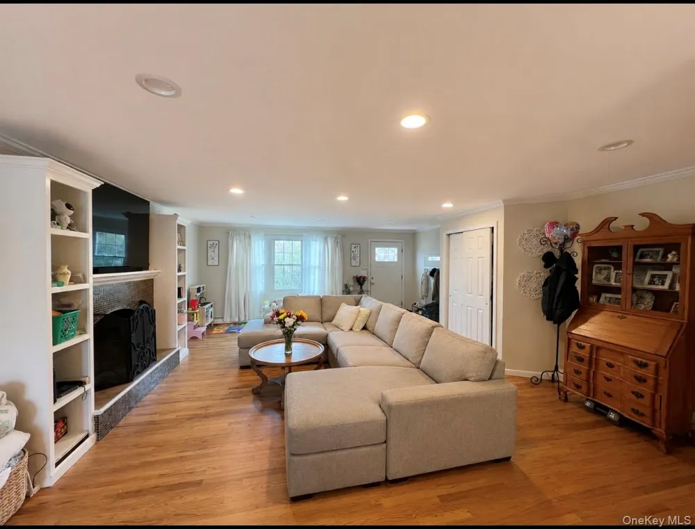 7 Bay Street Center Moriches, NY 11934