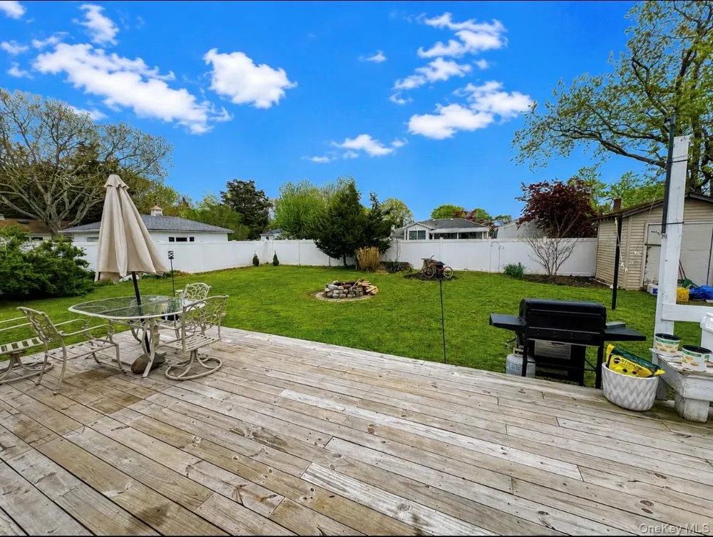 7 Bay Street Center Moriches, NY 11934