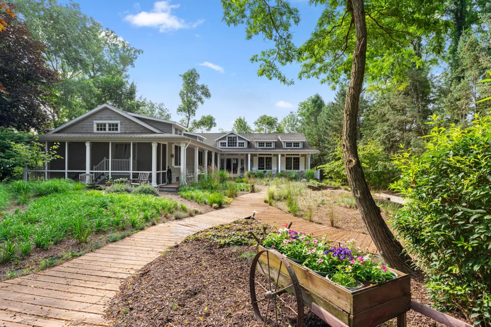 331 Marquette Drive New Buffalo, MI 49117