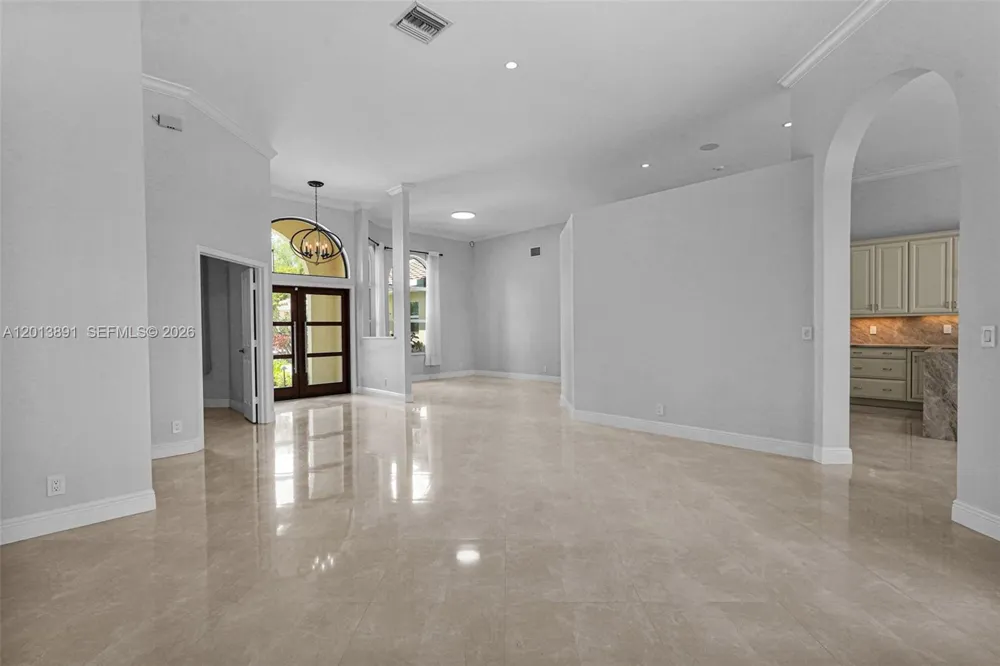 2715 Edgewater Court Weston, FL 33332