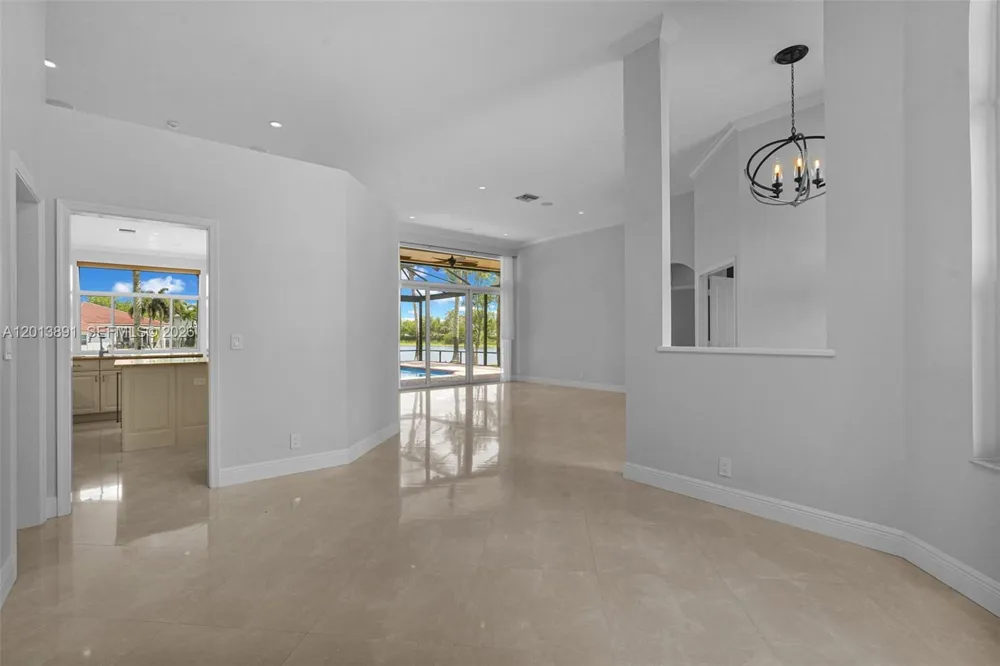 2715 Edgewater Court Weston, FL 33332