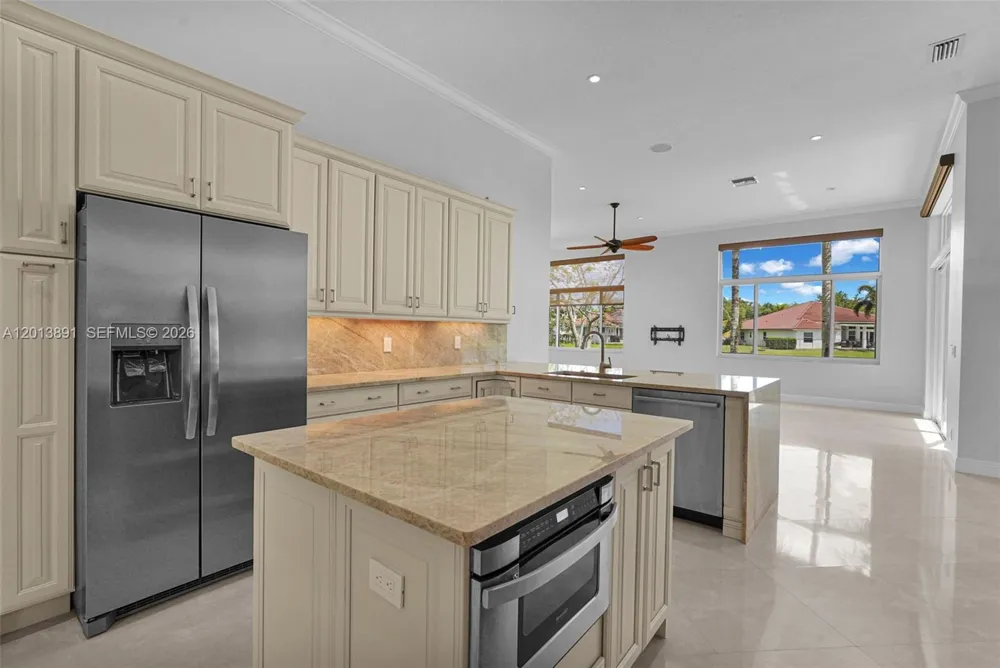2715 Edgewater Court Weston, FL 33332
