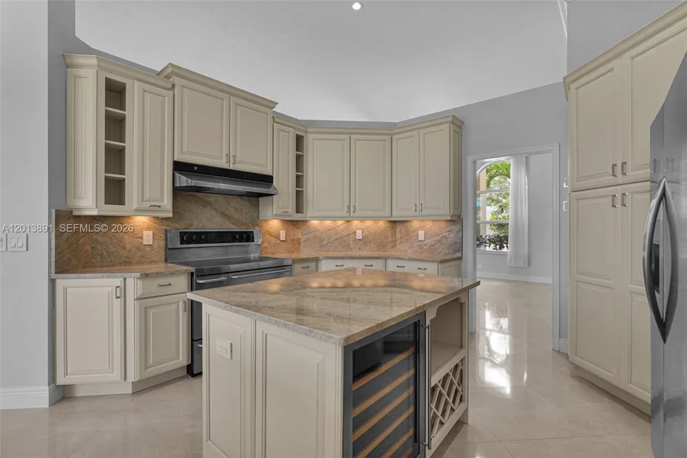 2715 Edgewater Court Weston, FL 33332