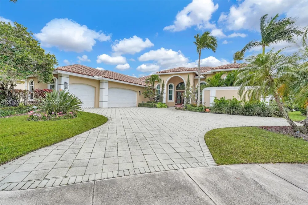 2715 Edgewater Court Weston, FL 33332