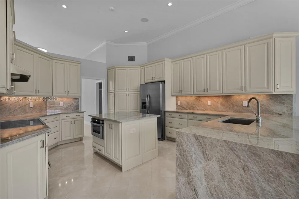 2715 Edgewater Court Weston, FL 33332