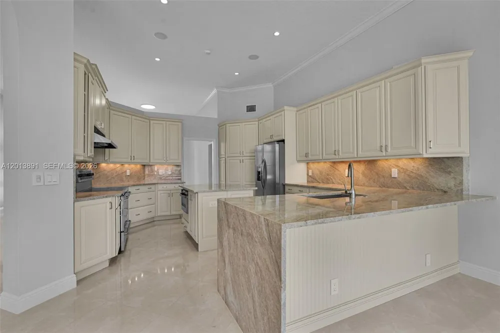 2715 Edgewater Court Weston, FL 33332