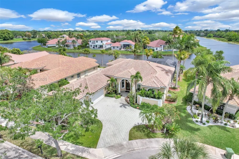 2715 Edgewater Court Weston, FL 33332