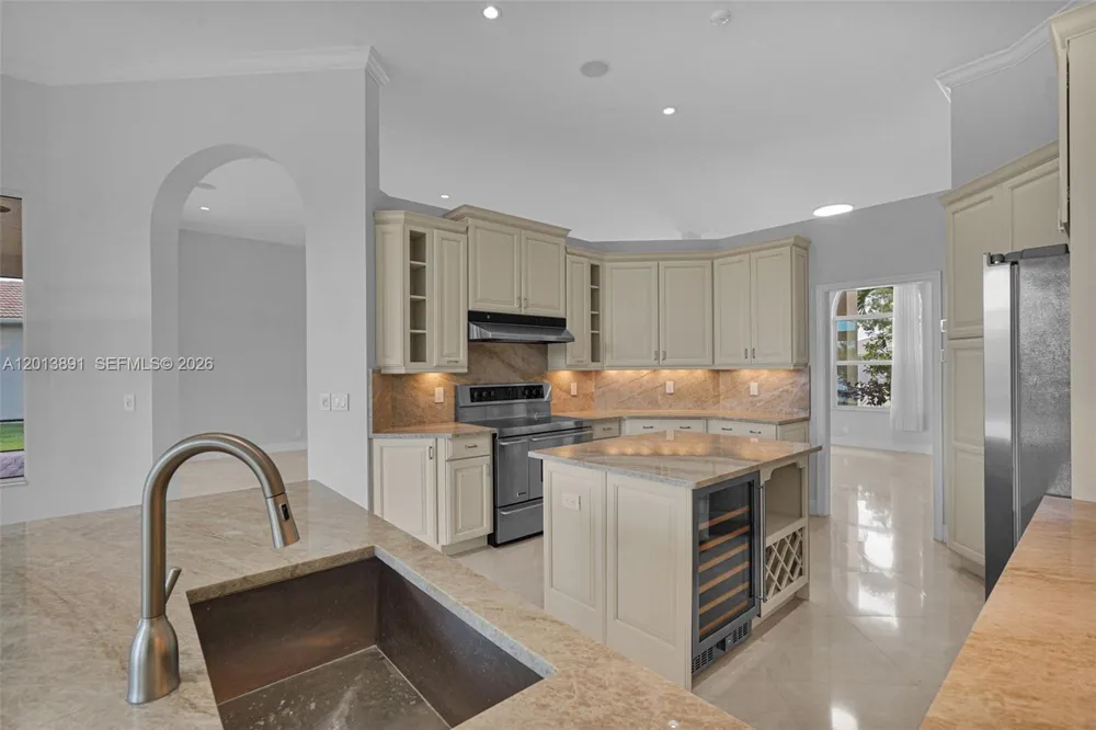 2715 Edgewater Court Weston, FL 33332