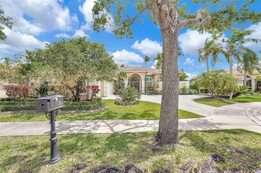 2715 Edgewater Court Weston, FL 33332