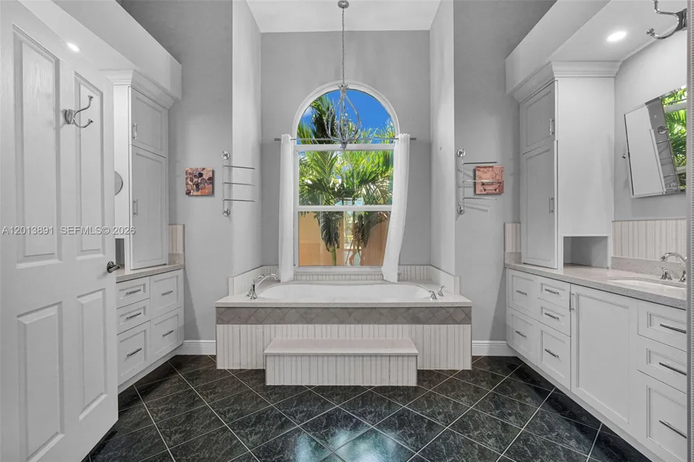 2715 Edgewater Court Weston, FL 33332