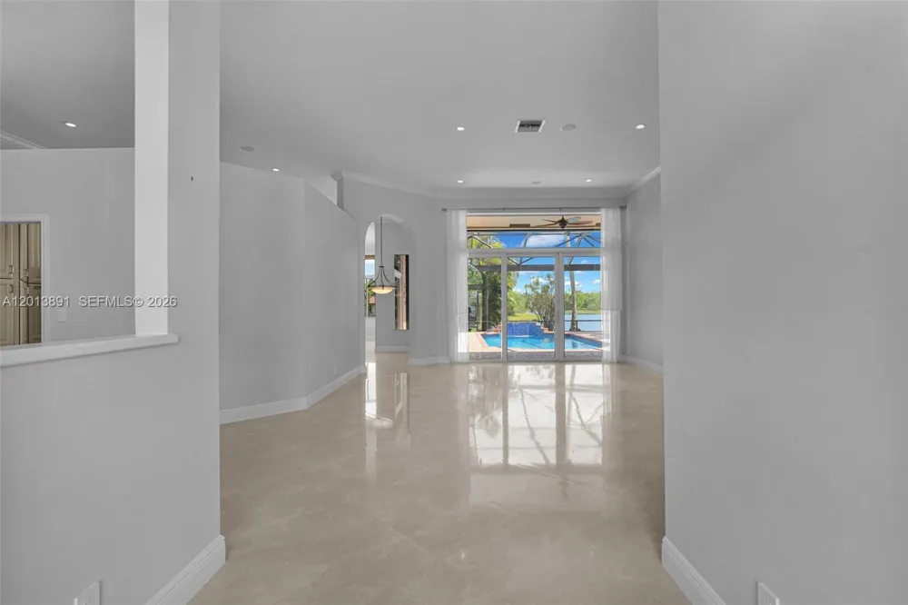 2715 Edgewater Court Weston, FL 33332