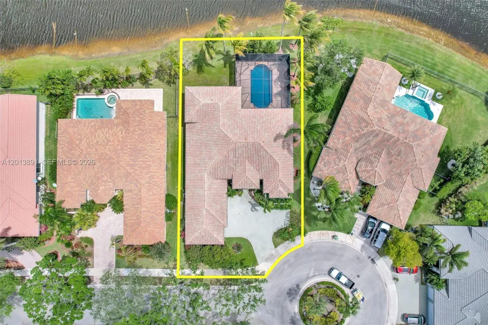 2715 Edgewater Court Weston, FL 33332