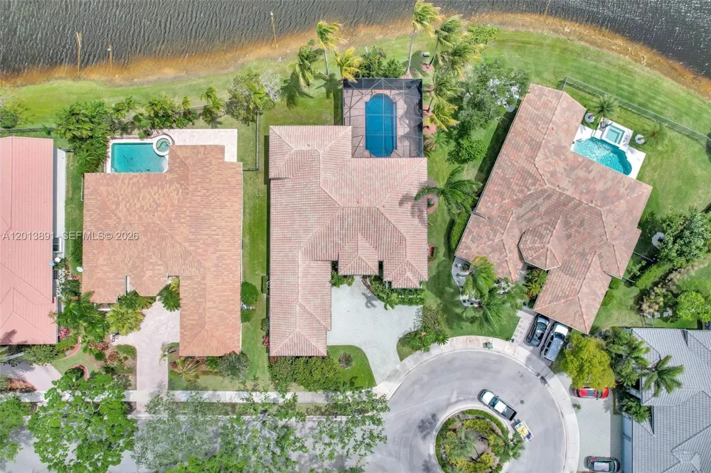 2715 Edgewater Court Weston, FL 33332