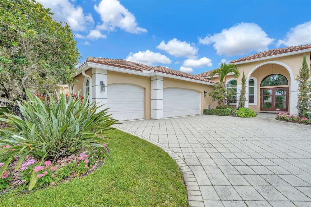 2715 Edgewater Court Weston, FL 33332