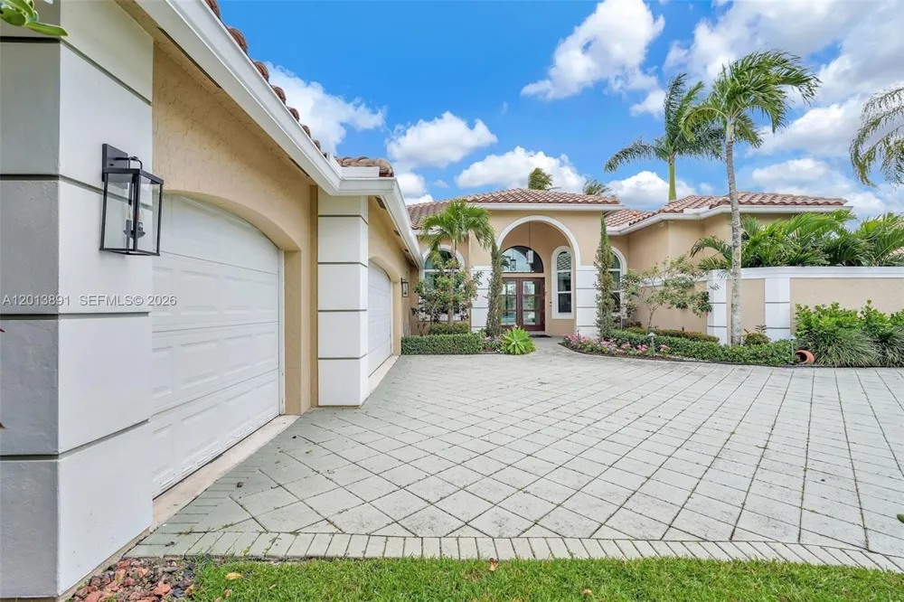 2715 Edgewater Court Weston, FL 33332