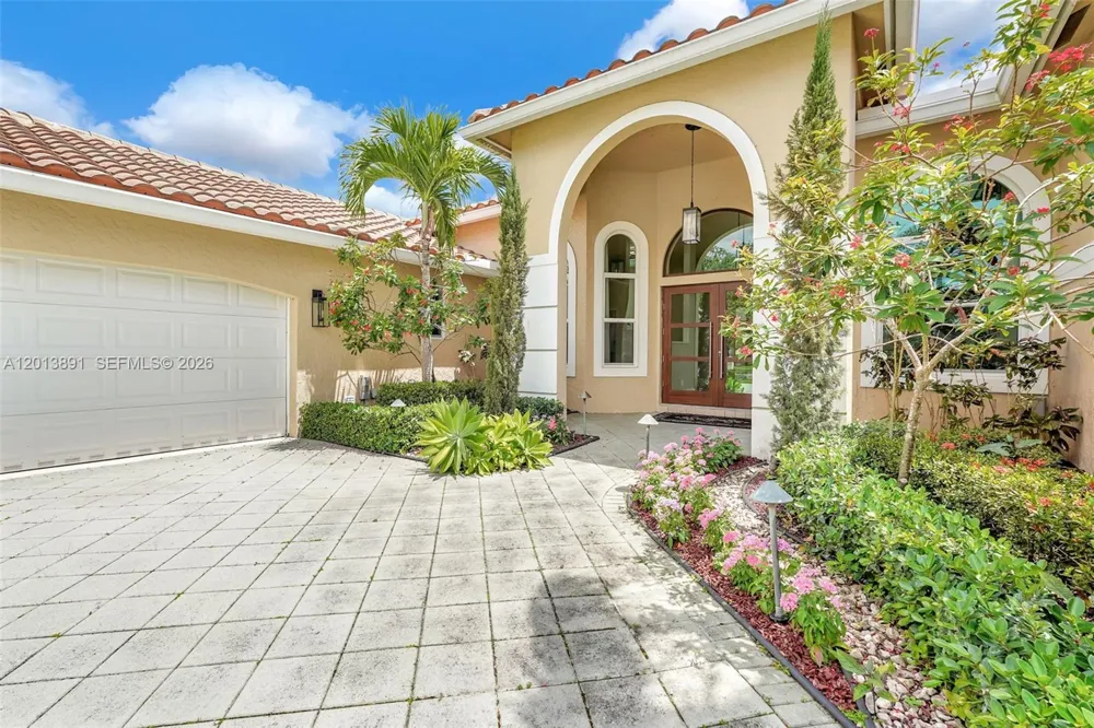 2715 Edgewater Court Weston, FL 33332