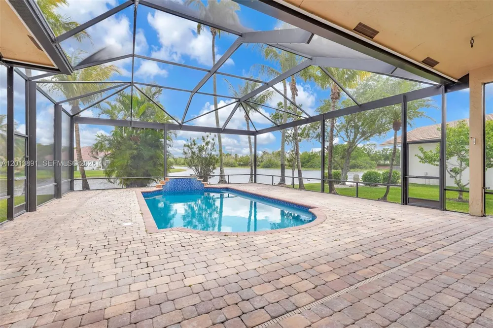 2715 Edgewater Court Weston, FL 33332